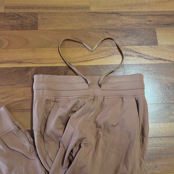 lululemon joggers - Picture 3 of 8